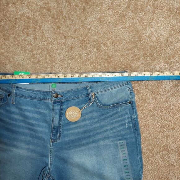 NWT Mid Rise 5" Shorts Womens Plus Sz 24W Denim Cutoff Frayed Cuffed Shorts Dip - Picture 5 of 8